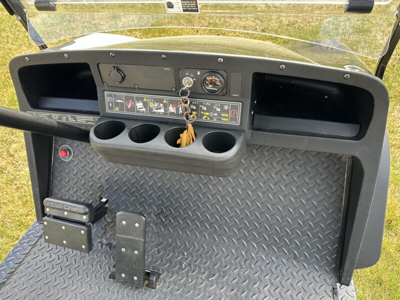 2019 EZGO EZGO Express L6 Gas - Image 6