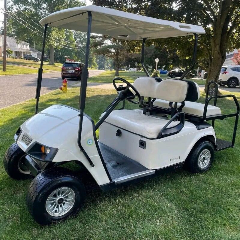 White Yamaha drive 2 efi golf cart - Image 11