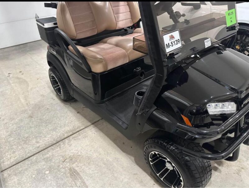 Mint condition Club Car Onward Lithium - Image 10