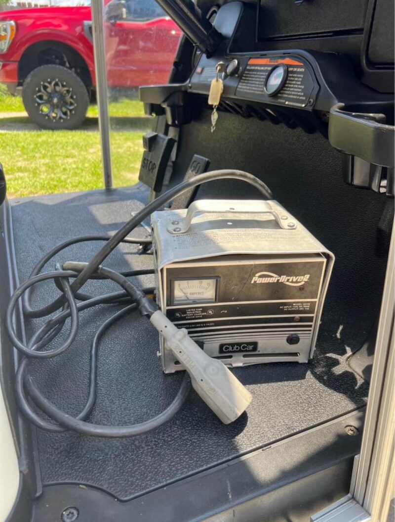2008 Club car 48 volt Golf cart. - Image 2