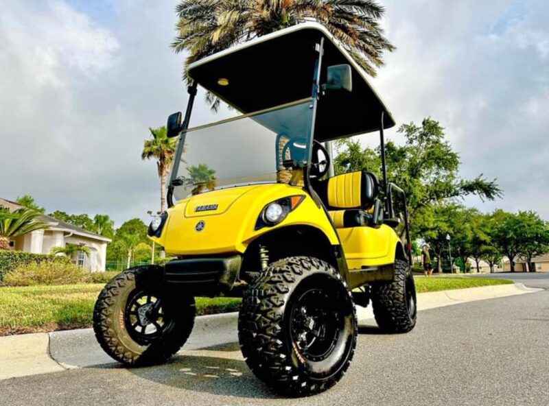 2015 GAS Yamaha LIFTED Golf Cart.