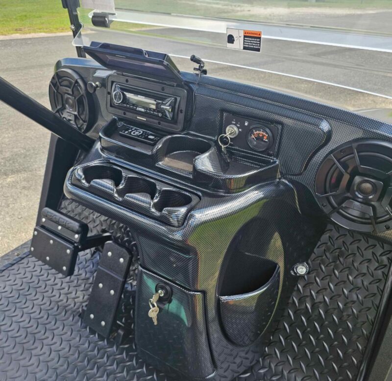 LIKE NEW 2020 EZGO EFI LIMO EXPRESS S6. - Image 2