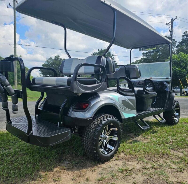 LIKE NEW 2020 EZGO EFI LIMO EXPRESS S6. - Image 7