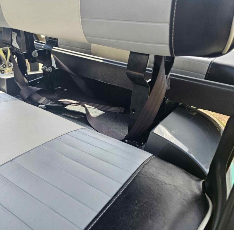 LIKE NEW 2020 EZGO EFI LIMO EXPRESS S6. - Image 4