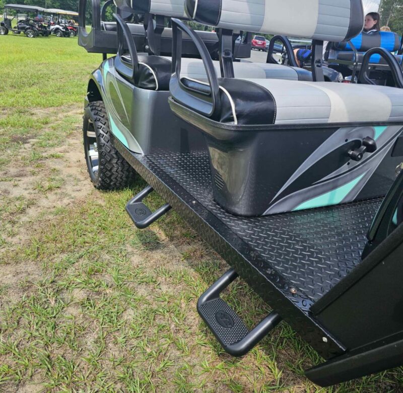 LIKE NEW 2020 EZGO EFI LIMO EXPRESS S6. - Image 5