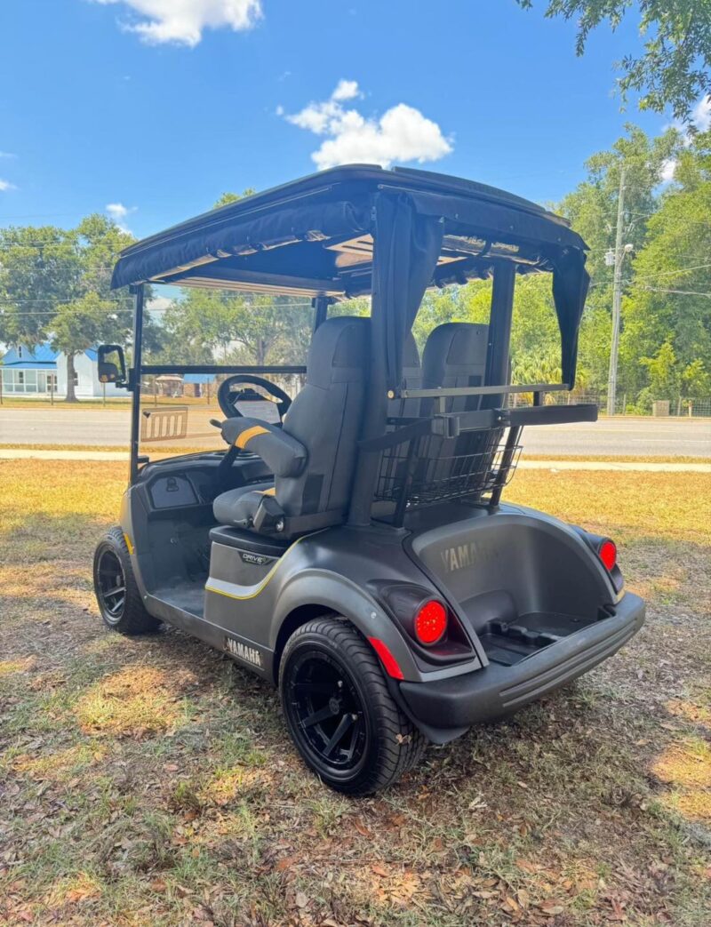 BLACK 2024 New Yamaha QuieTech Gas GolfCart. - Image 5