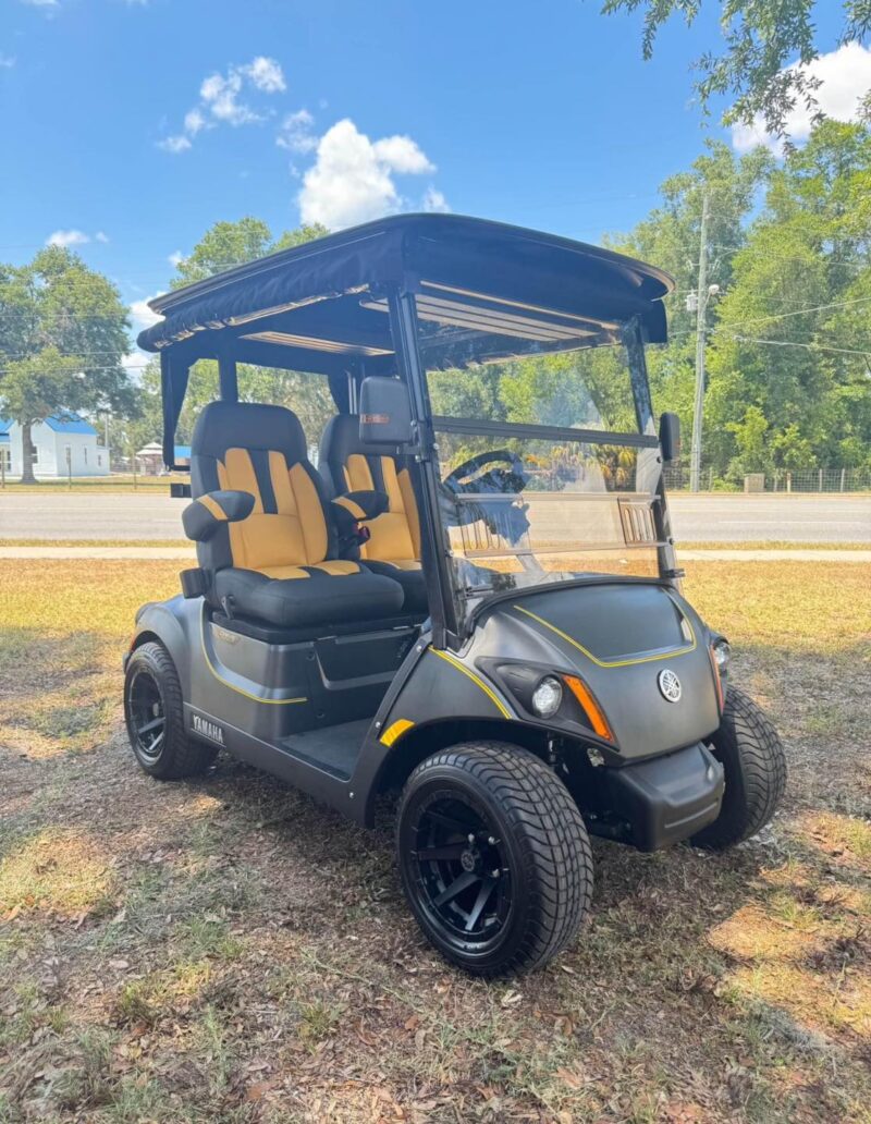 BLACK 2024 New Yamaha QuieTech Gas GolfCart. - Image 3