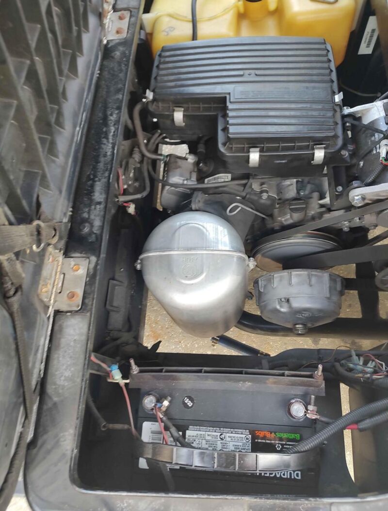 2011 Yamaha gas golf cart. - Image 2