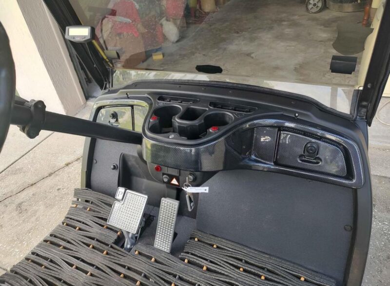 2011 Yamaha gas golf cart. - Image 4