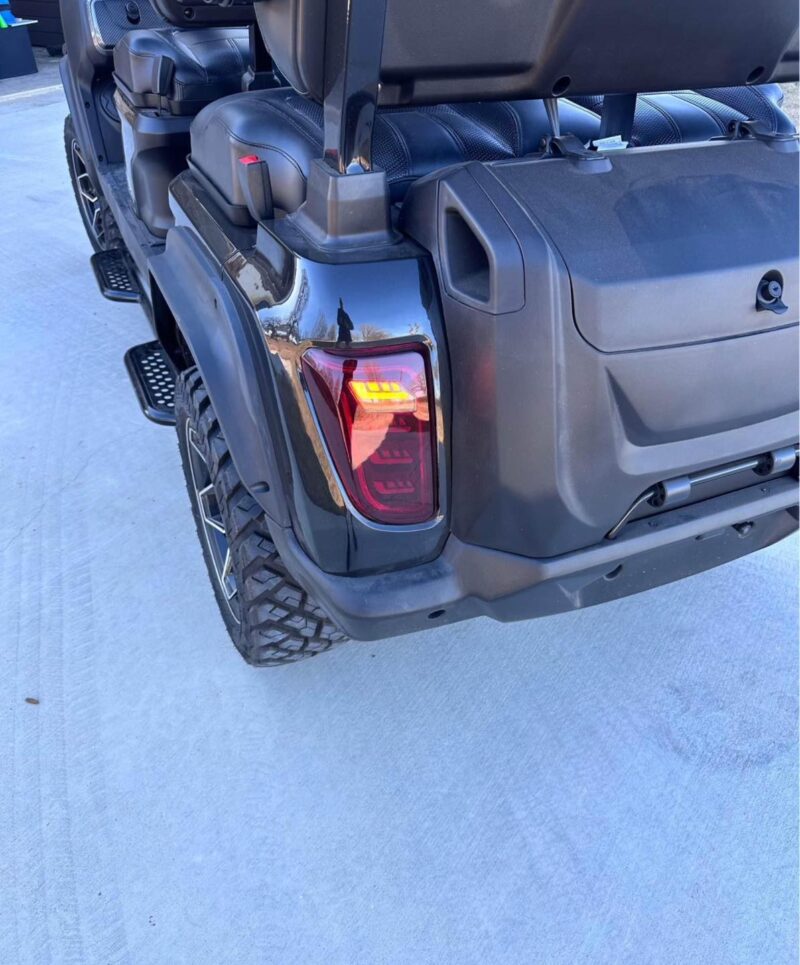 Black 2023 Evolution D5 maverick - Image 7