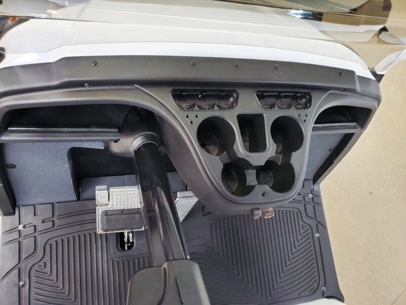 2016 Yamaha Electric 6- Seater Golf Cart - Image 2